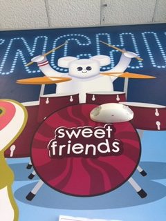 Menchies St George decor